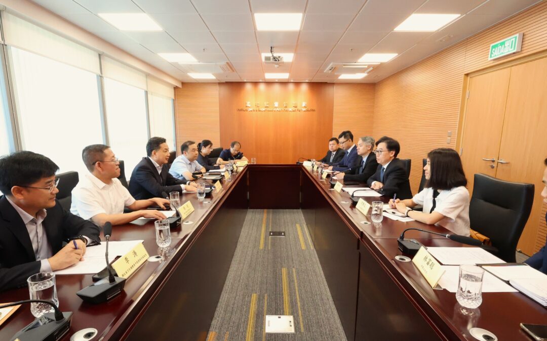 Intercâmbio entre o Instituto para a Supervisão e Administração Farmacêutica e a Administração de Medicina Tradicional Chinesa da Província de Hubei para a exploração de desenvolvimento e cooperação da indústria de medicina tradicional chinesa