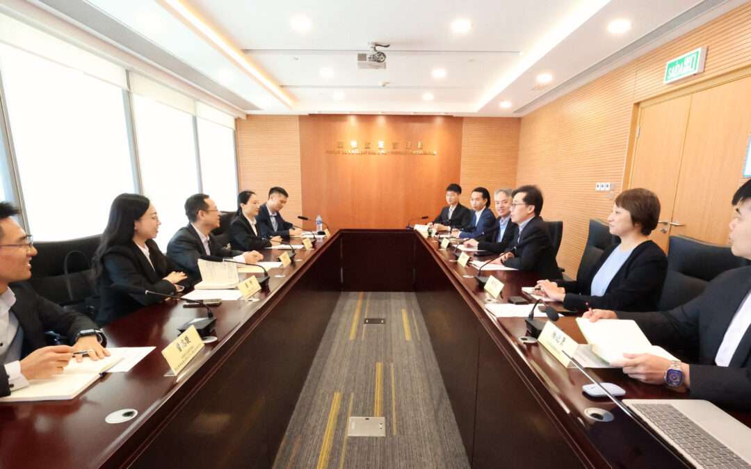 Vista do Subcentro de Avaliação e Inspecção de Medicamentos na Grande Baía Guangdong-Hong Kong-Macau da Administração Nacional de Produtos Médicos a Macau para reforçar a cooperação na avaliação e inspecção de medicamentos
