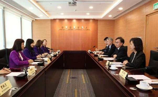 药监局向澳门美容业商会代表讲解医疗器械法