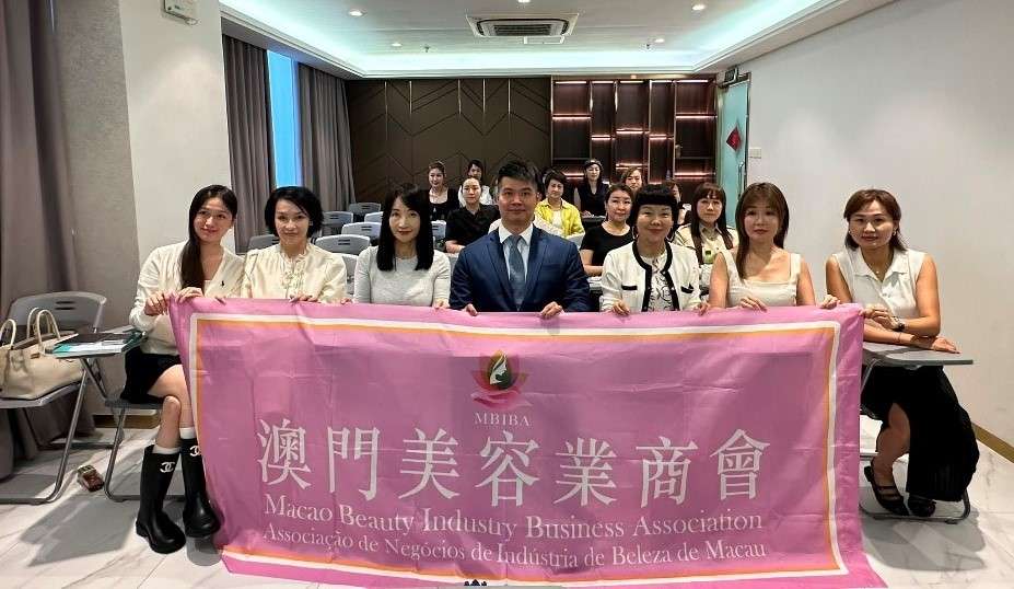 藥監局向澳門美容業商會宣講醫械法